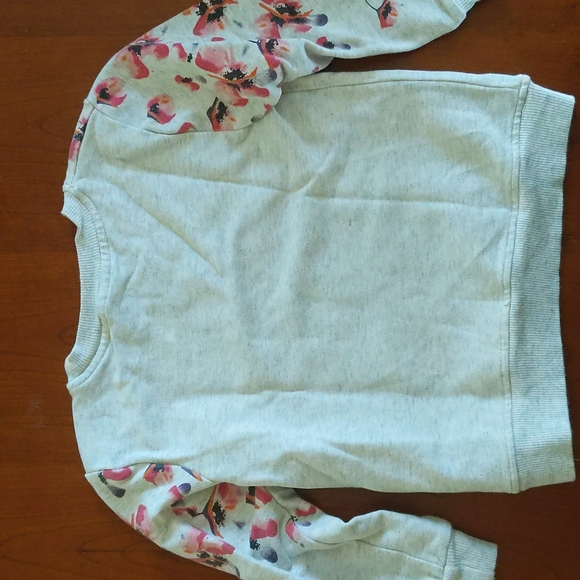 Girls floral sweatshirt size 110 (5/6) - Picture 3 of 5